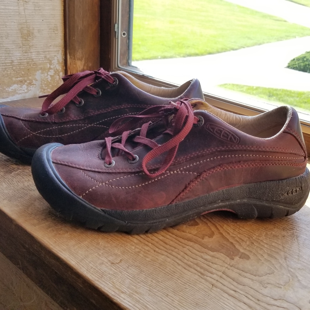 Keen Womens Hiking Shoes 9M Preowned